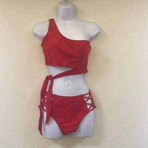 😍NEW😍 adorable two piece bikini with one shoulder strap size medium.